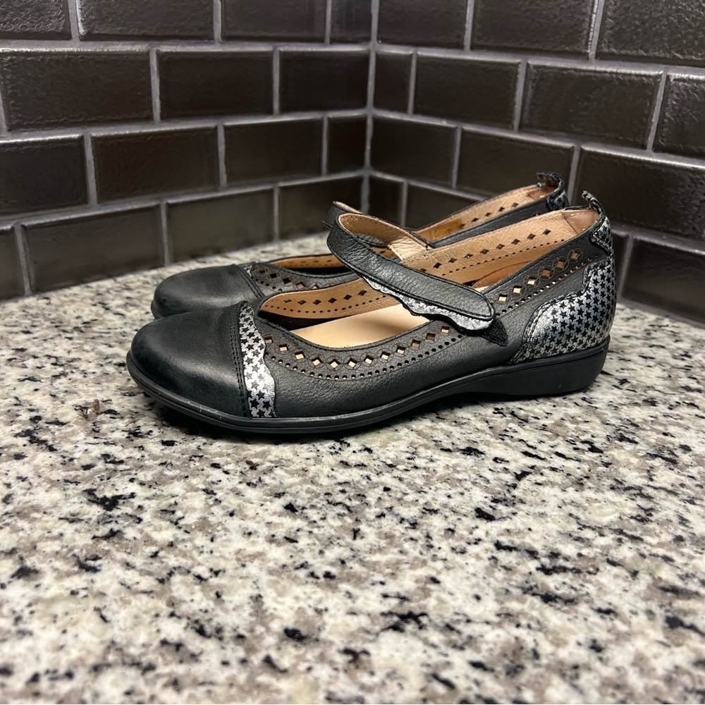 Wanda Panda women’s Mary Jane’s size 36/5.5
